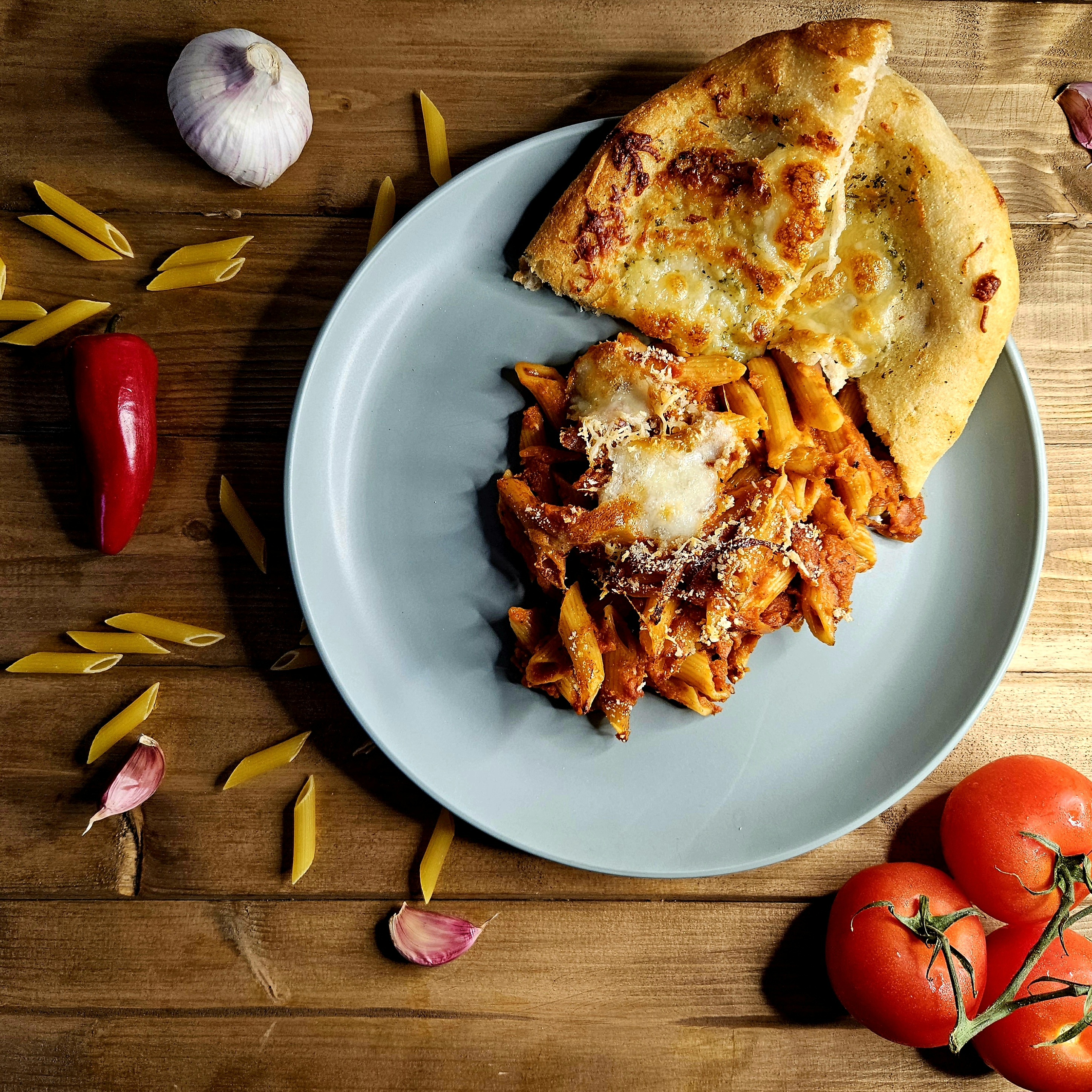 Spicy Pepperoni Pasta Penne Bake with chillis, american pepperoni, peppers, tomatoes and herbs.